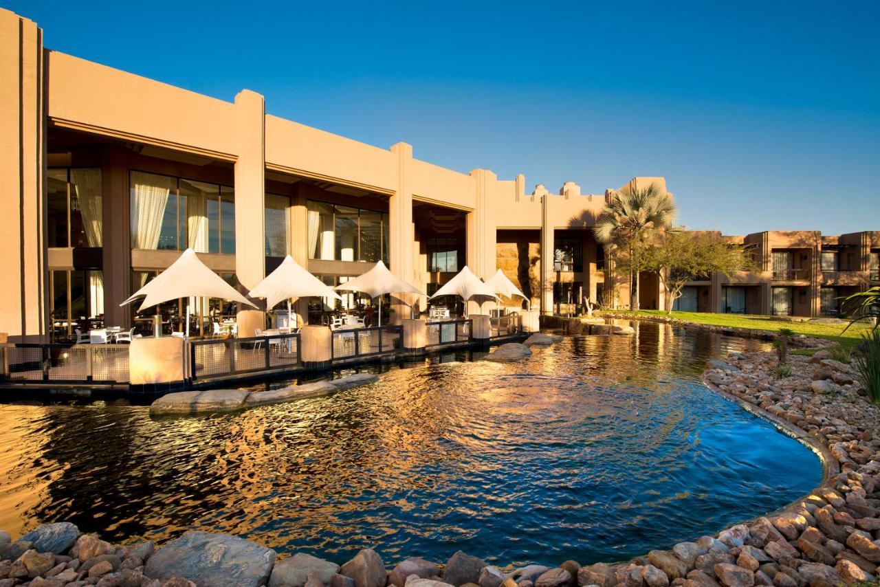 Windhoek Country Club Resort Eksteriør billede